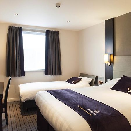 Premier Inn Утоксетър Екстериор снимка