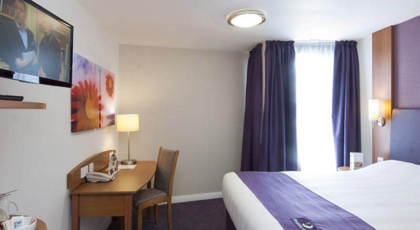 Premier Inn Утоксетър Стая снимка