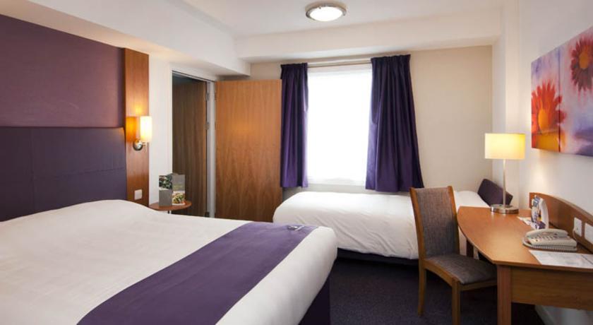 Premier Inn Утоксетър Стая снимка