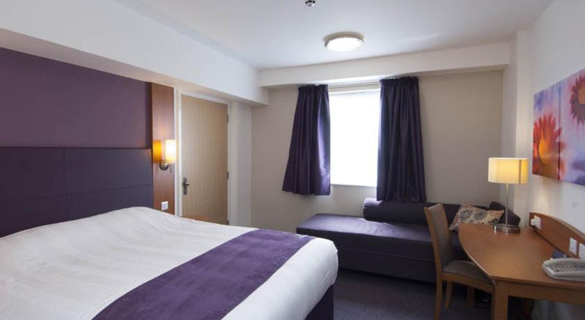 Premier Inn Утоксетър Стая снимка