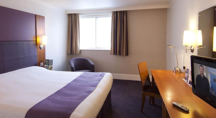 Premier Inn Утоксетър Стая снимка