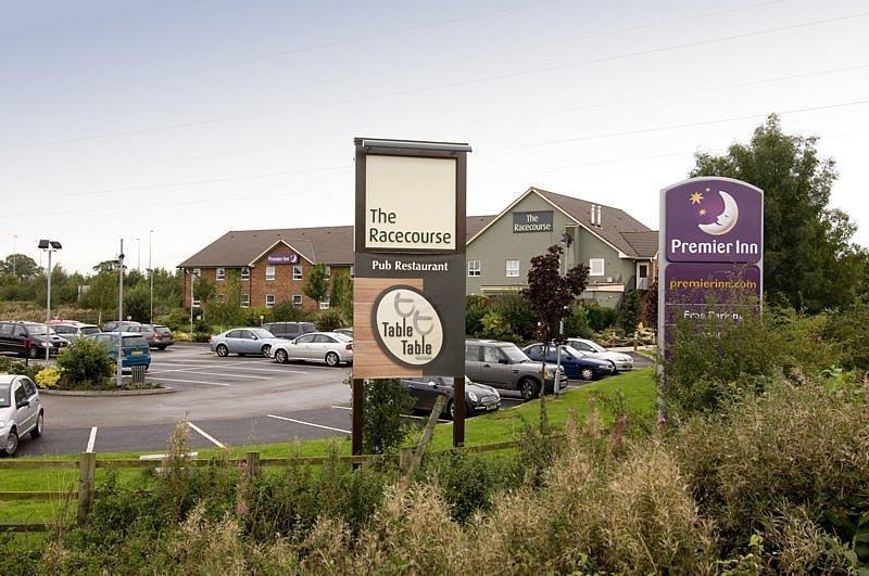 Premier Inn Утоксетър Екстериор снимка