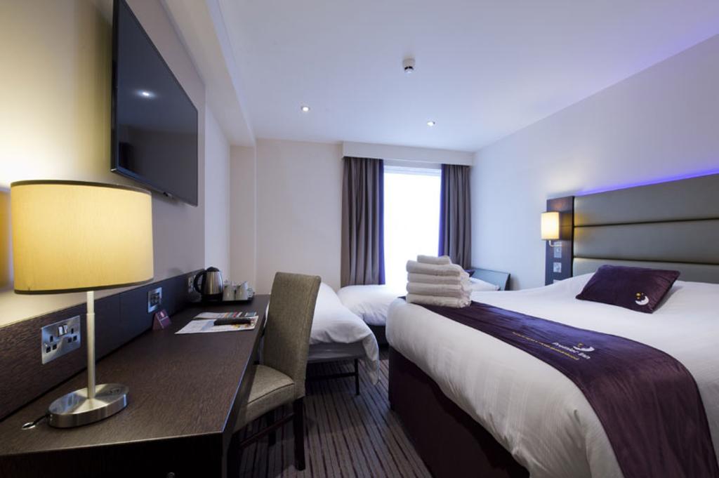 Premier Inn Утоксетър Екстериор снимка
