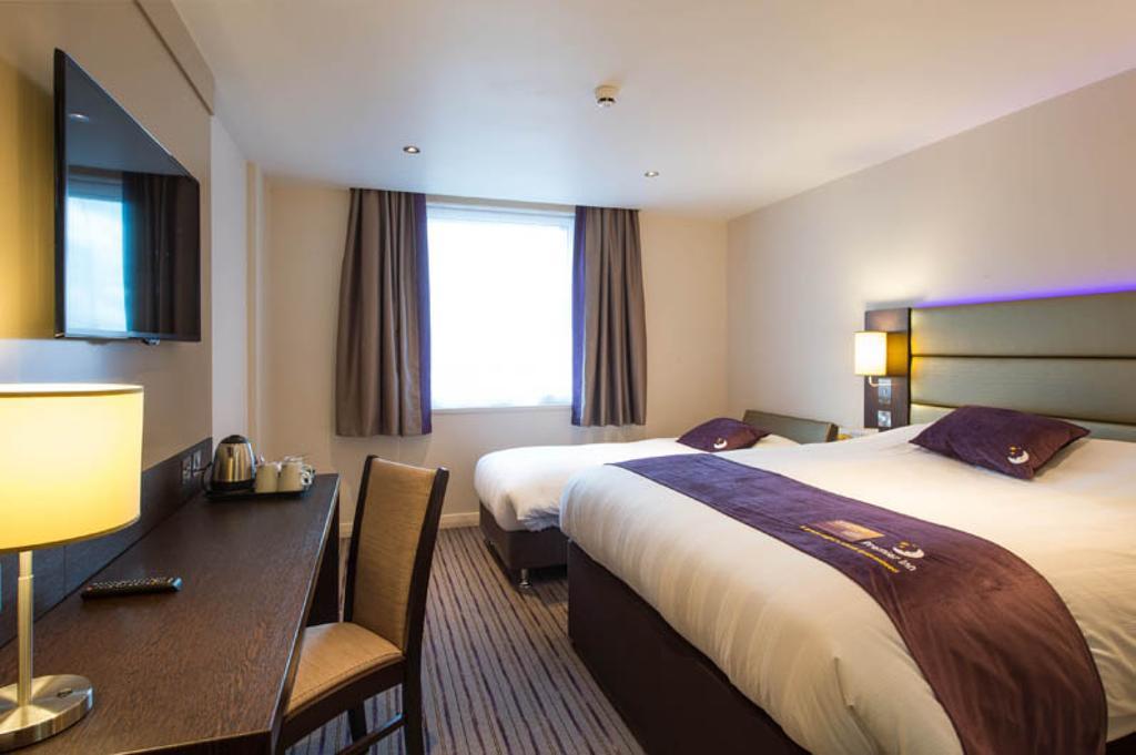 Premier Inn Утоксетър Екстериор снимка