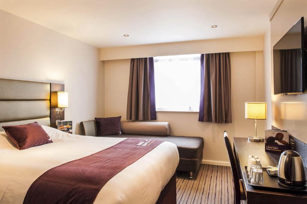 Premier Inn Утоксетър Екстериор снимка