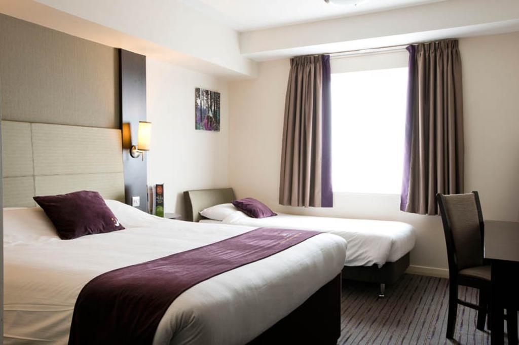Premier Inn Утоксетър Екстериор снимка