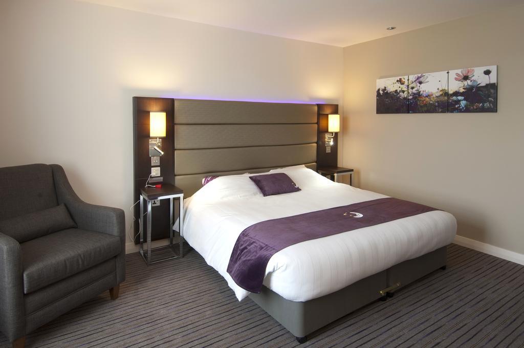 Premier Inn Утоксетър Екстериор снимка