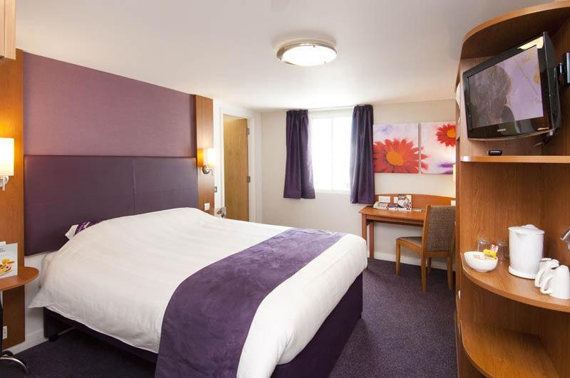Premier Inn Утоксетър Екстериор снимка