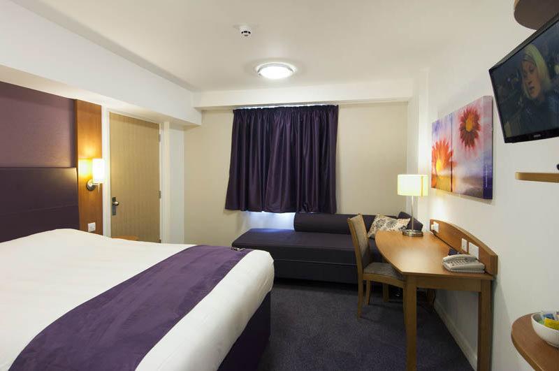 Premier Inn Утоксетър Екстериор снимка