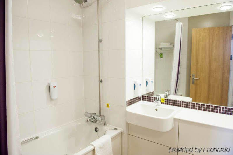 Premier Inn Утоксетър Екстериор снимка